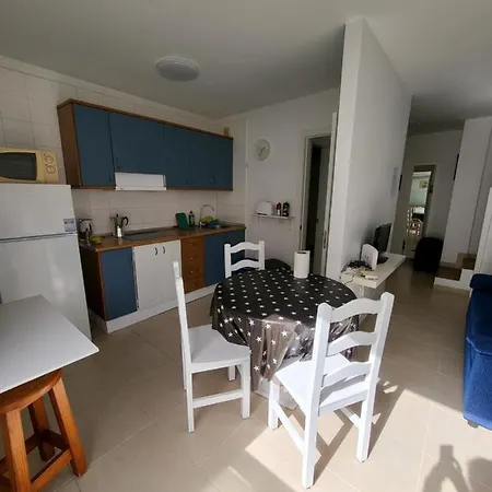 In A Shared In The Centre Of En Piso Compartido Проживание в семье *