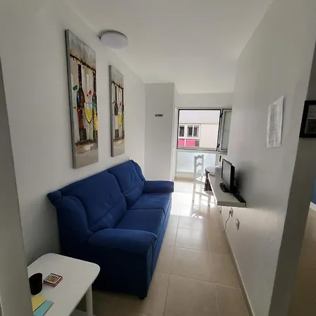 Проживание в семье In A Shared In The Centre Of En Piso Compartido Коральео