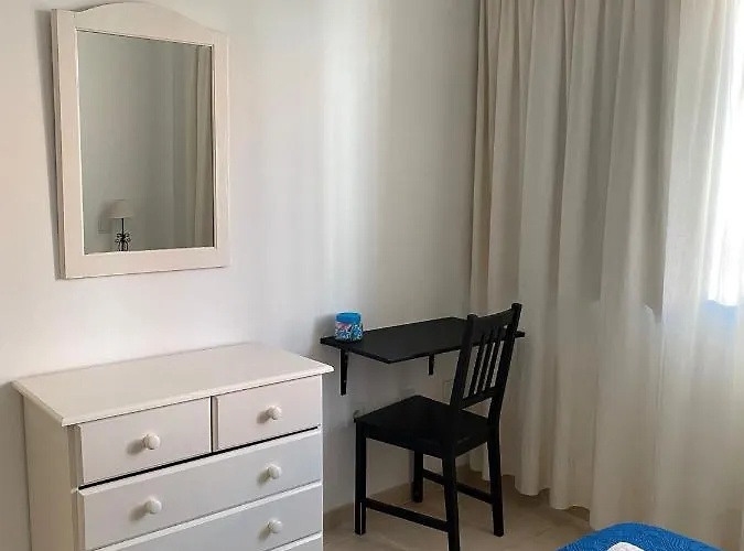 In A Shared In The Centre Of En Piso Compartido * קורלחו